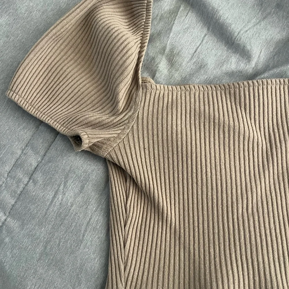 H&M Ribbed Brown Top - Picture 2 of 3